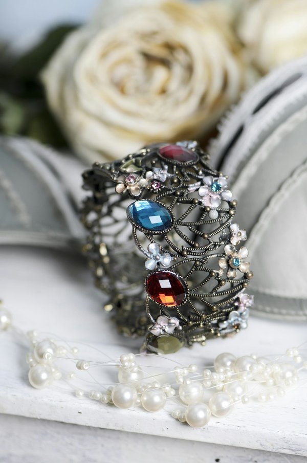 Buying guide: how to choose the perfect Saint Laurent bracelet ?